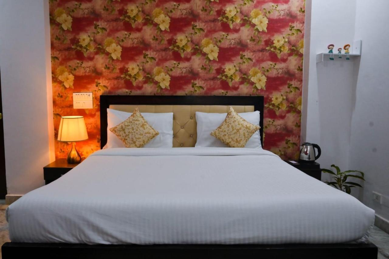 Hotel Wild Rose นิวเดลี ภายนอก รูปภาพ