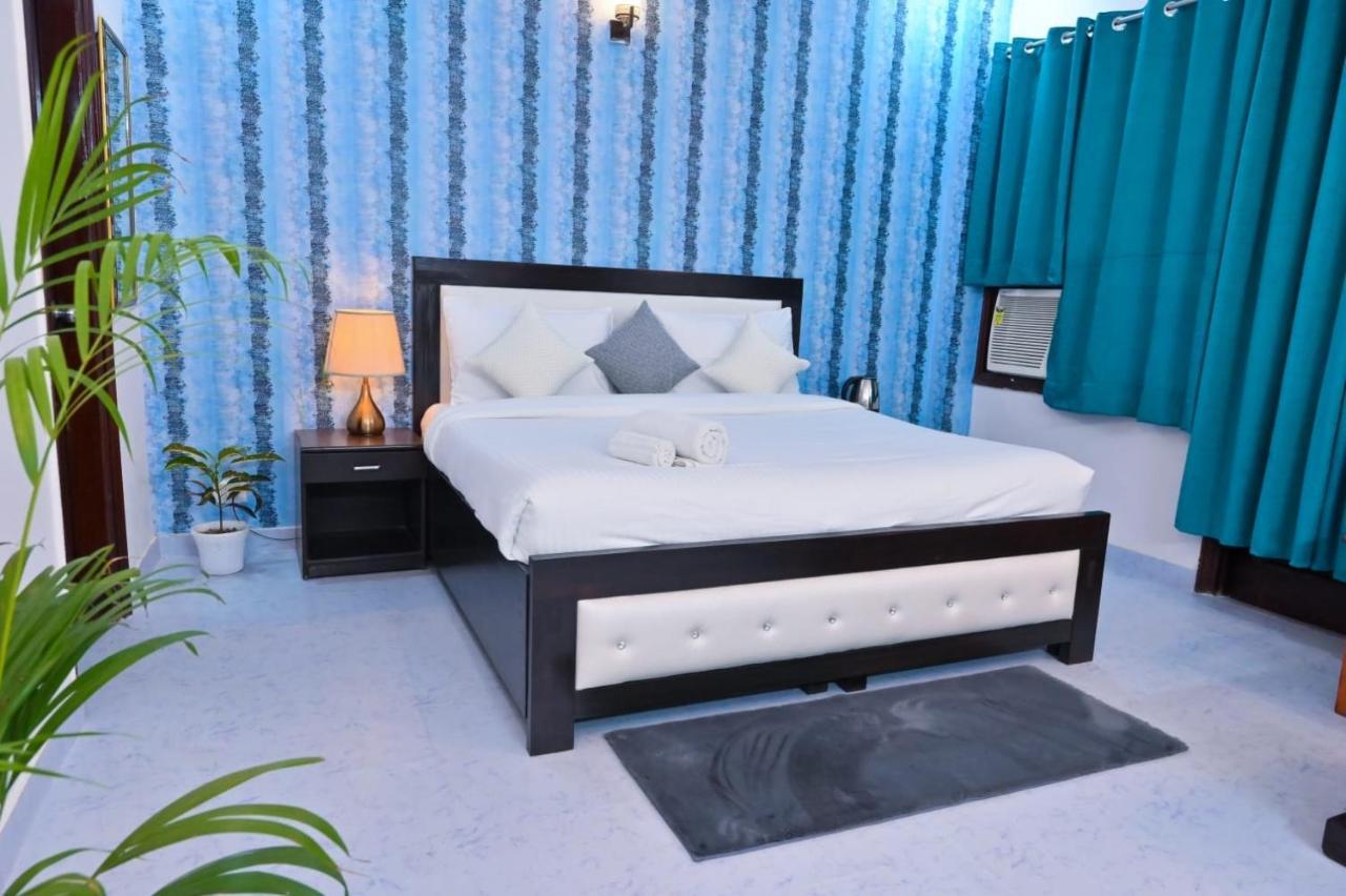 Hotel Wild Rose นิวเดลี ภายนอก รูปภาพ